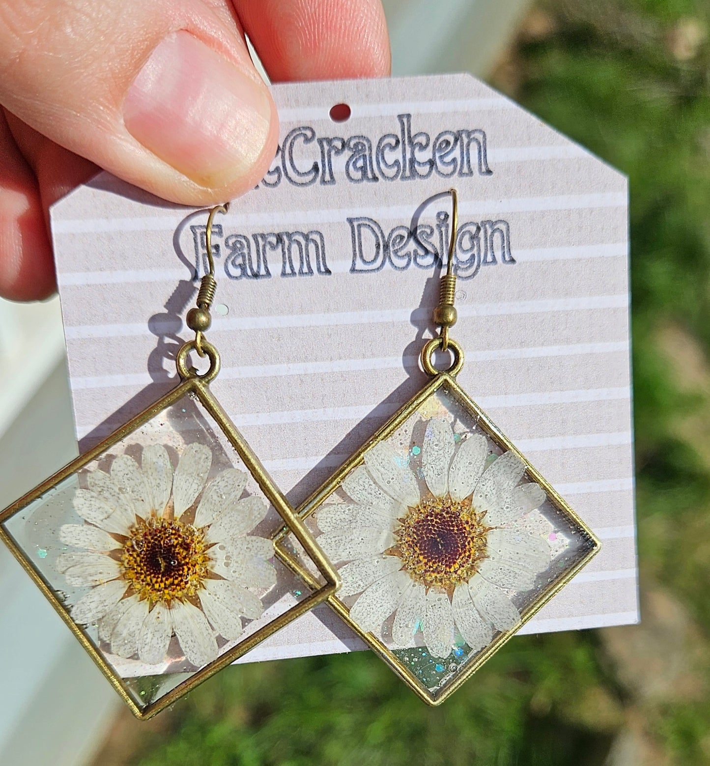 Rustic square white flowers