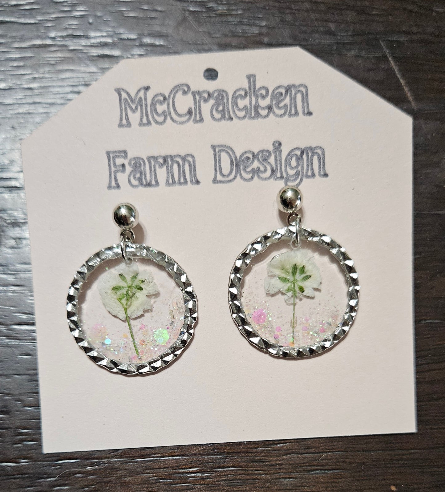 Small white flower rounds