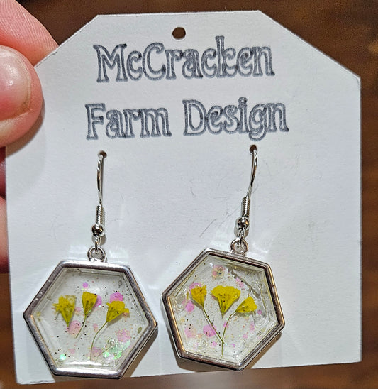 Hexagon framed yellow flowers in resin