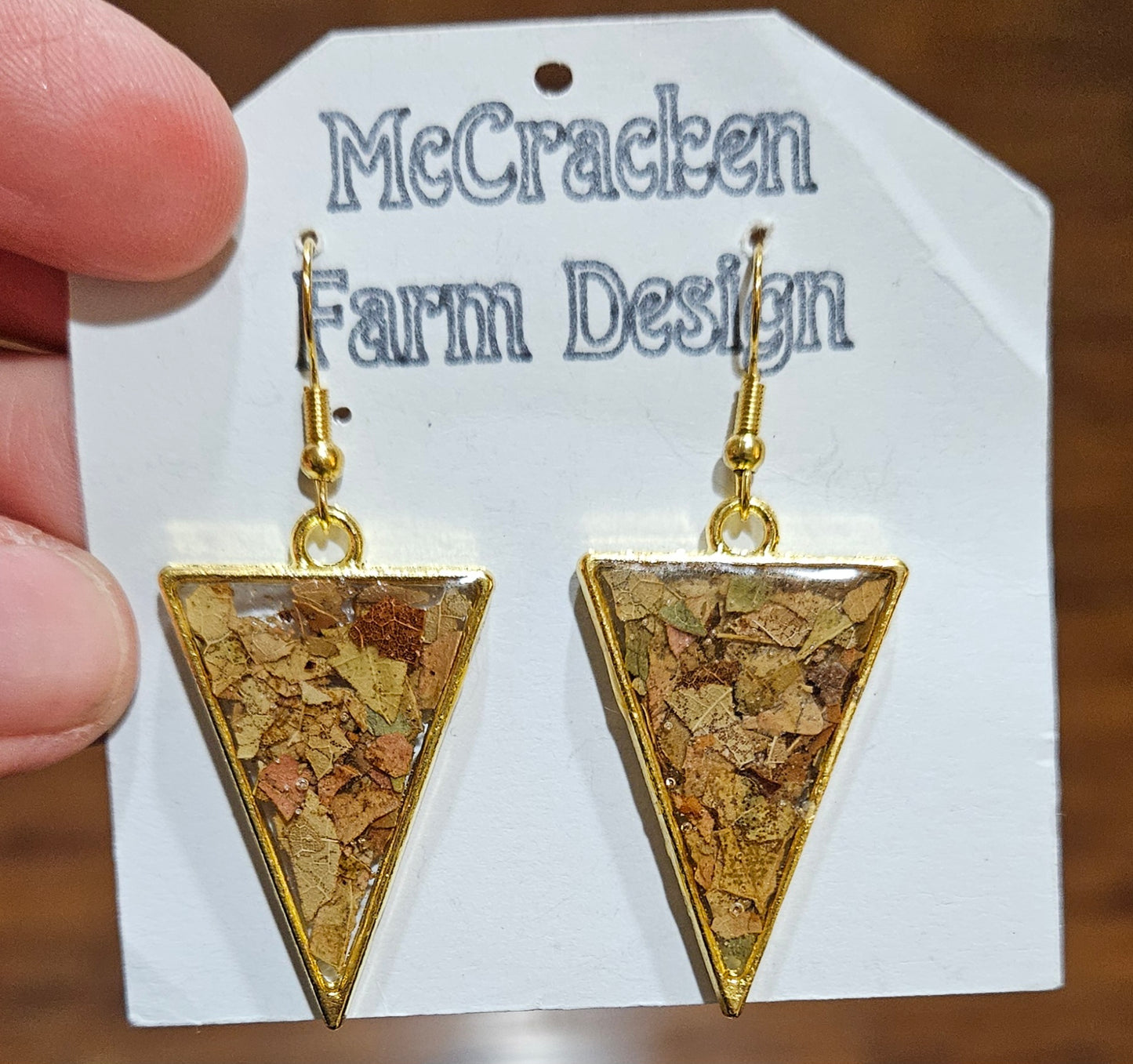 Triangle leaf confetti in resin