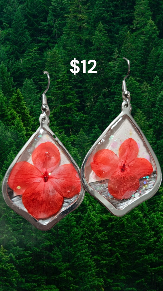 Red flowers in teardrop frames
