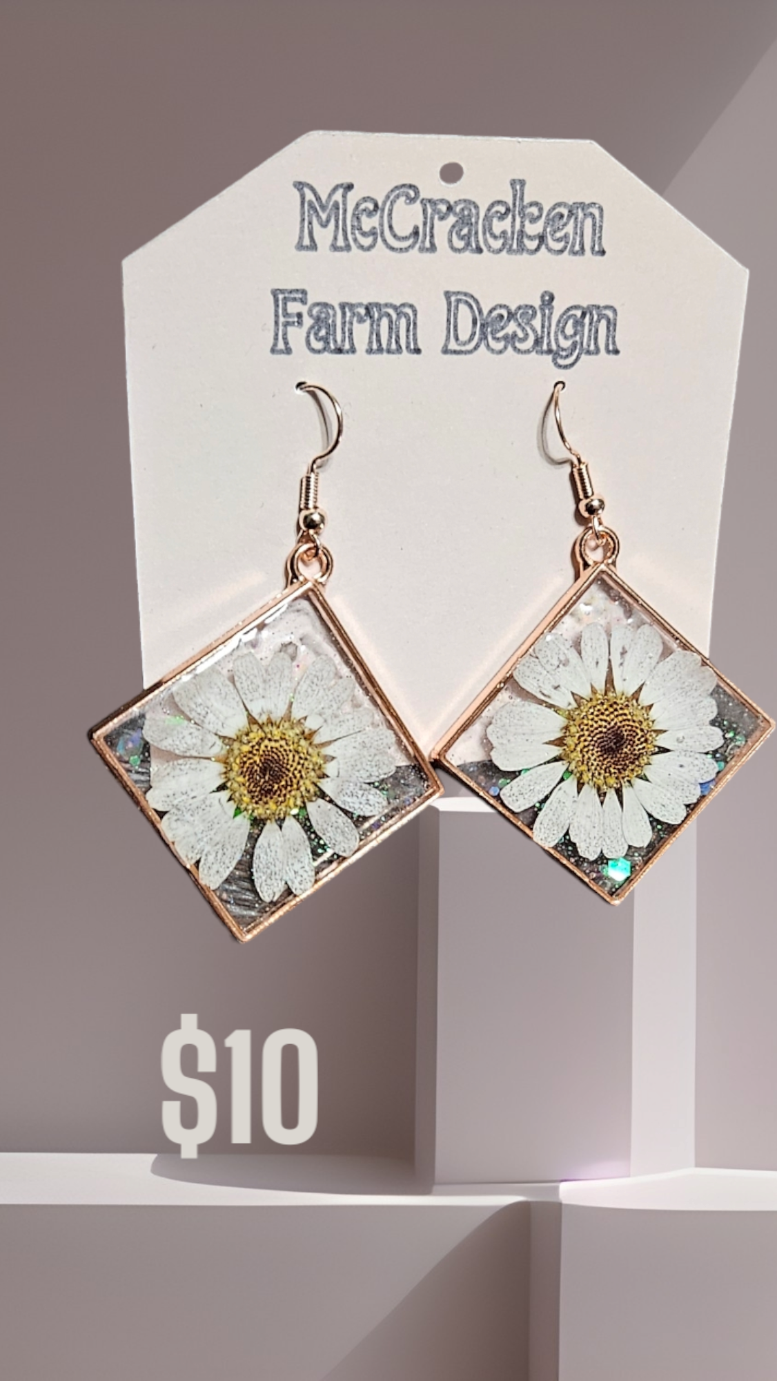 Daisies in rose golden frames